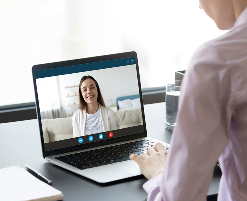 A virtual mediation between a woman and the mediator